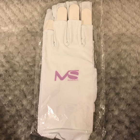 SPF 50 UV Gloves for Gel Manicures - Picture 1 of 2